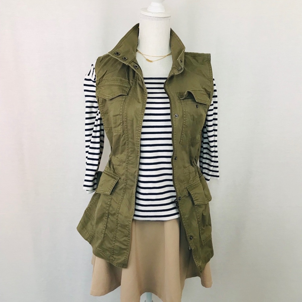 Boat neck striped top.